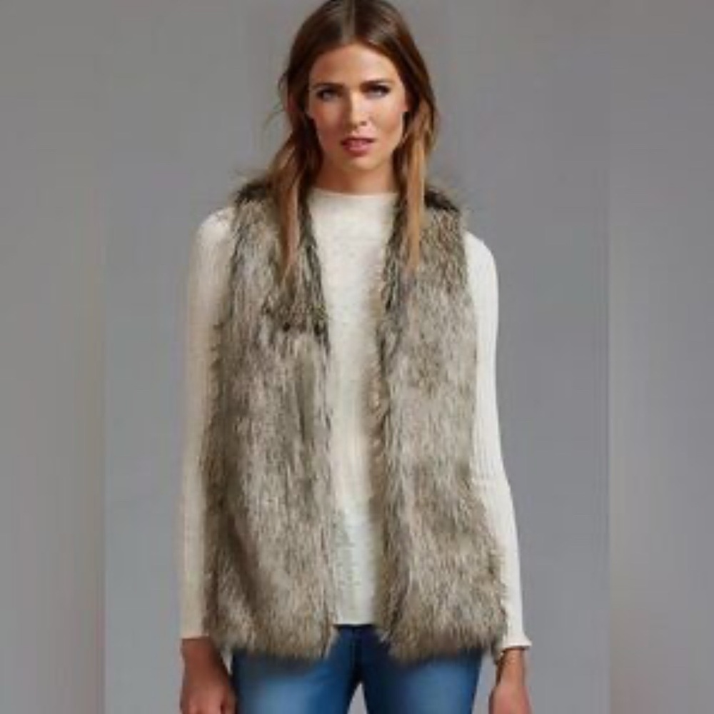 Nwt. Dynamite faux fur vest
